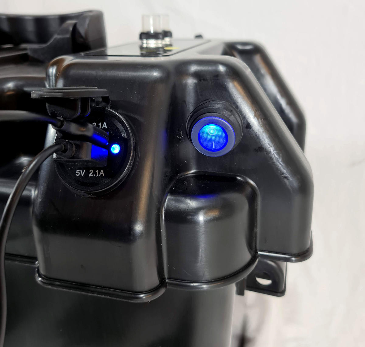 Bison Battery Box USB Plus